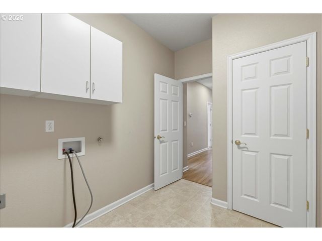 15001 Nw ELAINA Ln, Portland, OR 97229