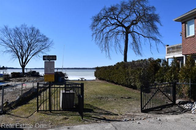 3026 Norcott Drive, Keego Harbor, MI 48320