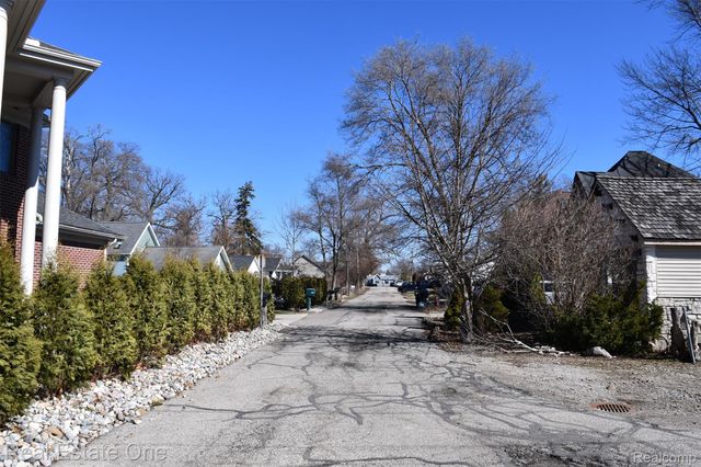 3026 Norcott Drive, Keego Harbor, MI 48320