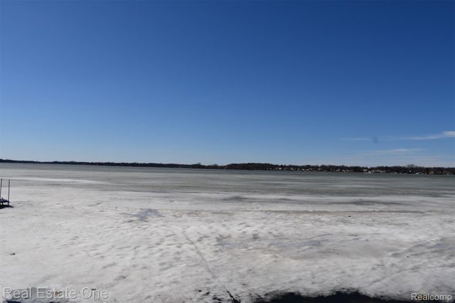 3026 Norcott Drive, Keego Harbor, MI 48320