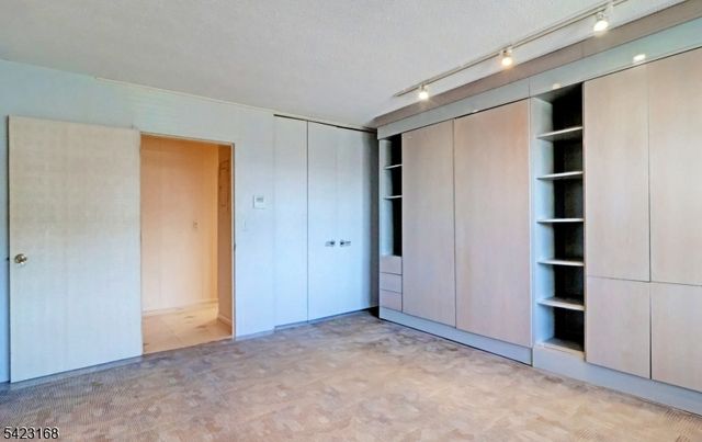 2 Claridge Dr. 1LE, Verona Twp., NJ 07044