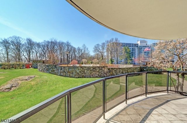 2 Claridge Dr. 1LE, Verona Twp., NJ 07044