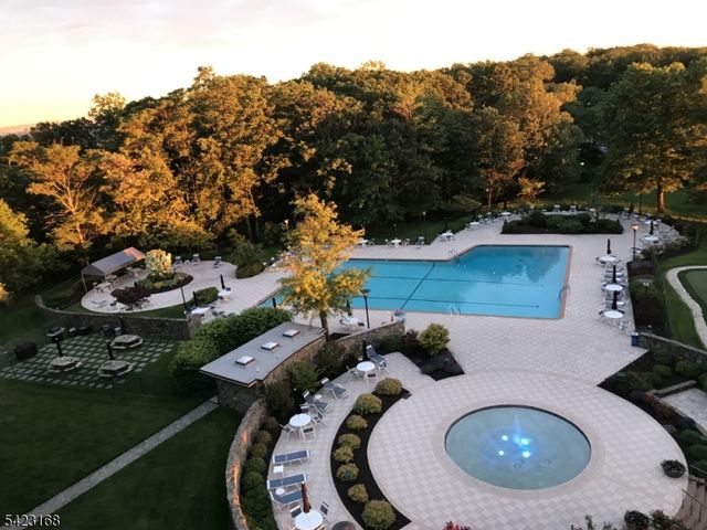 2 Claridge Dr. 1LE, Verona Twp., NJ 07044