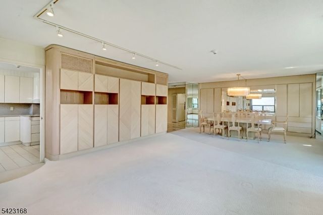 2 Claridge Dr. 1LE, Verona Twp., NJ 07044