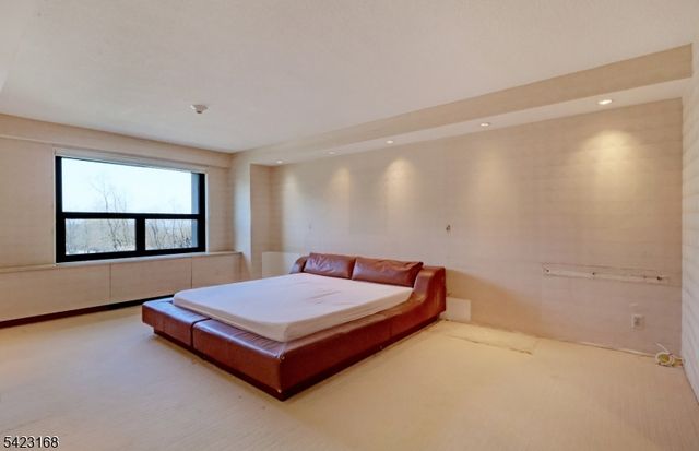 2 Claridge Dr. 1LE, Verona Twp., NJ 07044