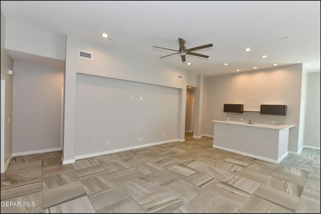 240 Emerald Sun Drive, Horizon City, TX 79928