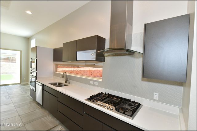 240 Emerald Sun Drive, Horizon City, TX 79928