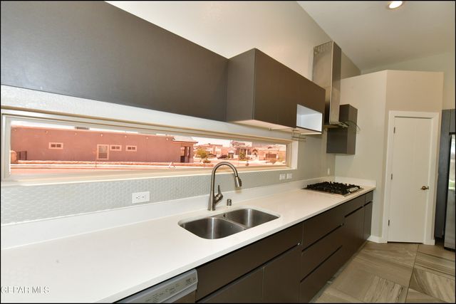 240 Emerald Sun Drive, Horizon City, TX 79928