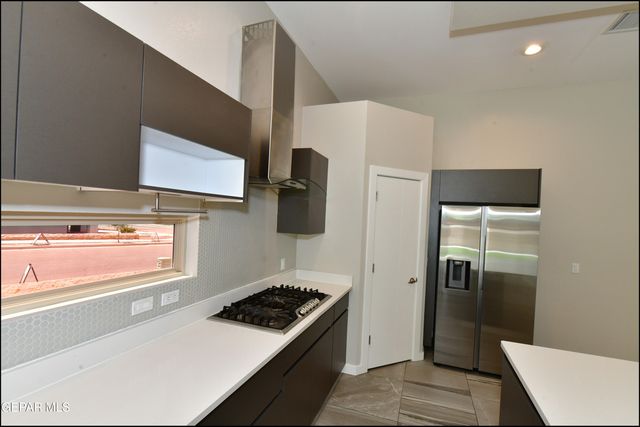 240 Emerald Sun Drive, Horizon City, TX 79928