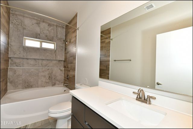 240 Emerald Sun Drive, Horizon City, TX 79928
