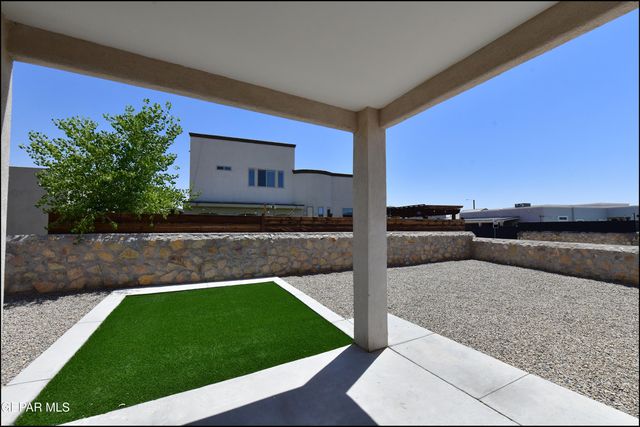 240 Emerald Sun Drive, Horizon City, TX 79928