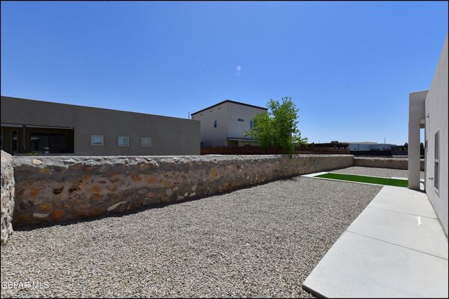 240 Emerald Sun Drive, Horizon City, TX 79928