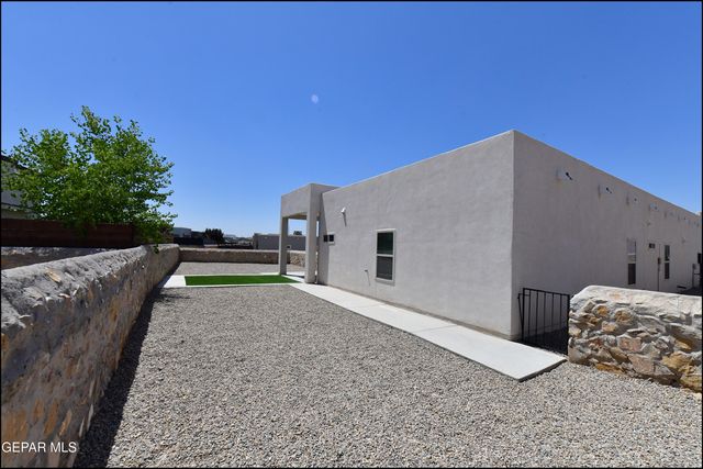 240 Emerald Sun Drive, Horizon City, TX 79928