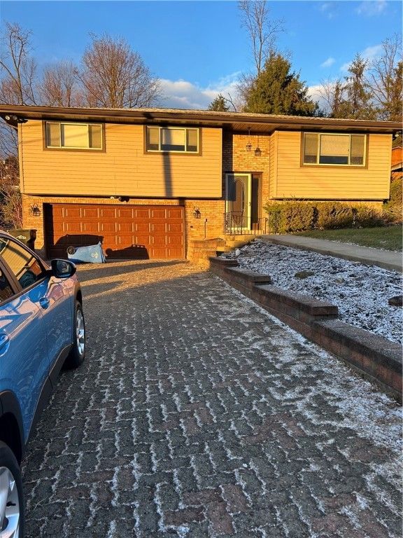 13261 Sylvia, North Huntingdon, PA 15642