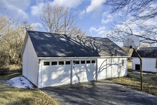 N47W22683 Weyer ROAD, Pewaukee, WI 53072