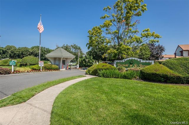 101 Flair Court E, Saint James, NY 11780