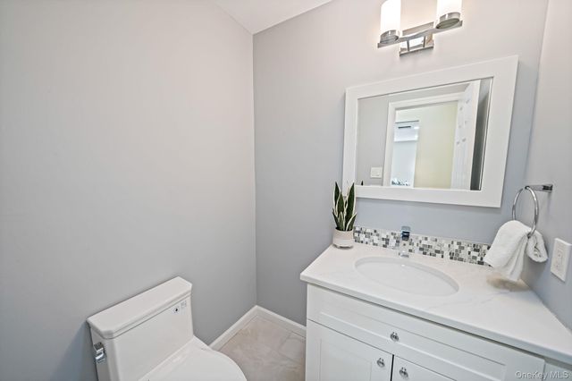 101 Flair Court E, Saint James, NY 11780