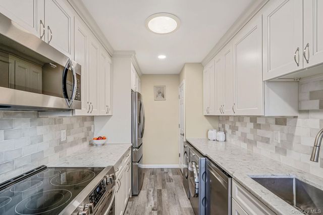 101 Flair Court E, Saint James, NY 11780