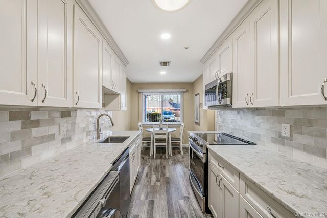 101 Flair Court E, Saint James, NY 11780