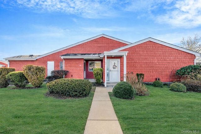 101 Flair Court E, Saint James, NY 11780