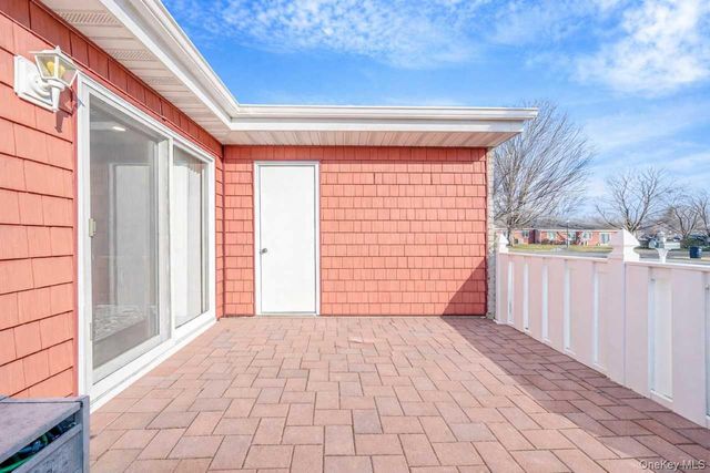 101 Flair Court E, Saint James, NY 11780