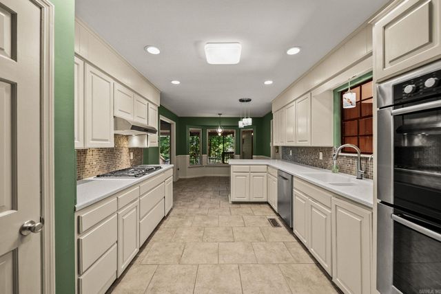 10800 San Joaquin Valley Drive, Little Rock, AR 72212