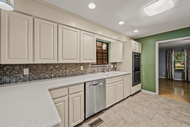 10800 San Joaquin Valley Drive, Little Rock, AR 72212