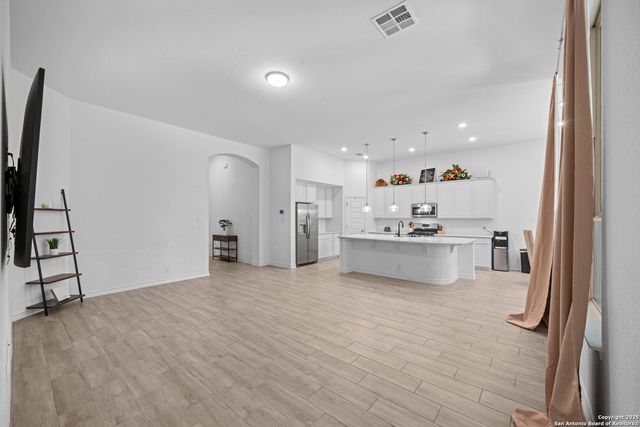 10619 Revolver Trail, San Antonio, TX 78254