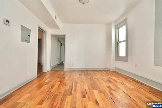 102 S 12th Street, Newark, NJ 07107