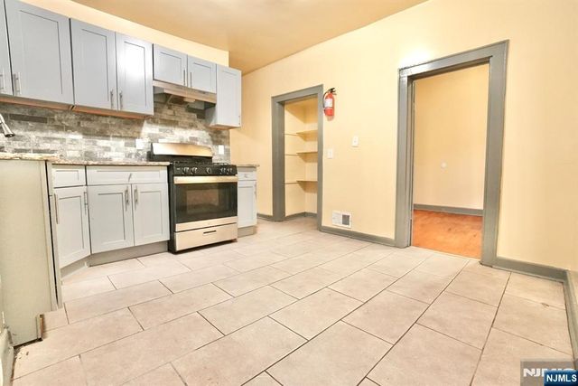 102 S 12th Street, Newark, NJ 07107