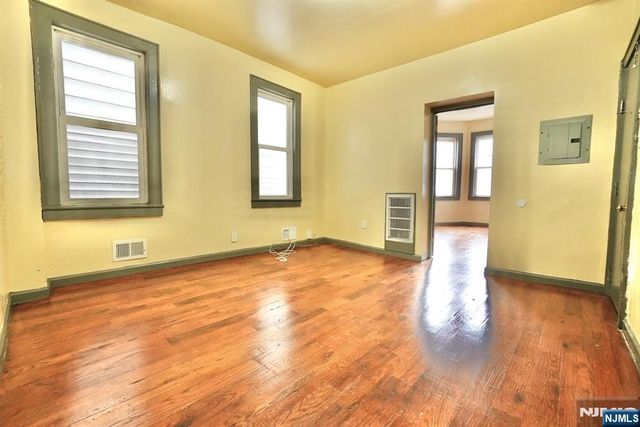 102 S 12th Street, Newark, NJ 07107