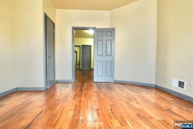 102 S 12th Street, Newark, NJ 07107