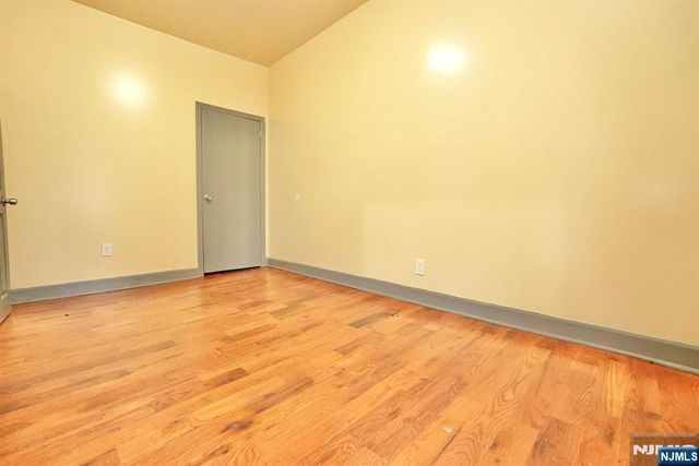 102 S 12th Street, Newark, NJ 07107