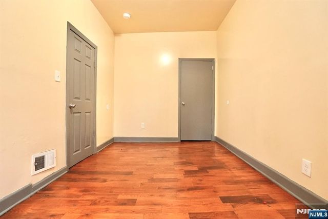 102 S 12th Street, Newark, NJ 07107