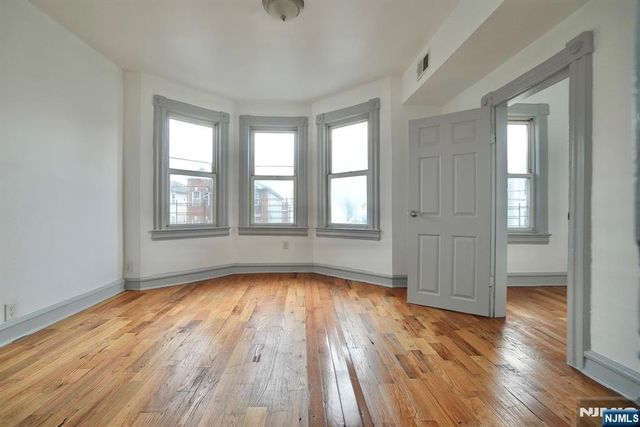 102 S 12th Street, Newark, NJ 07107