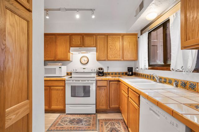 2996 Plaza Azul, Santa Fe, NM 87507