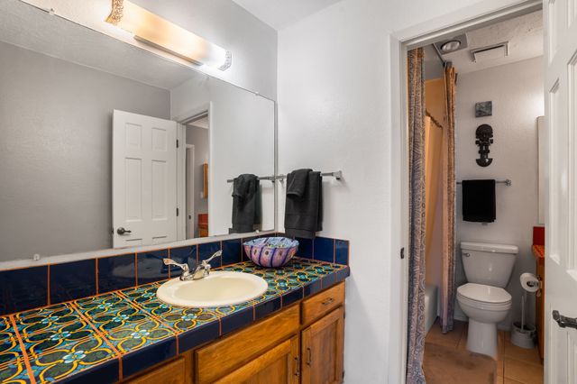 2996 Plaza Azul, Santa Fe, NM 87507