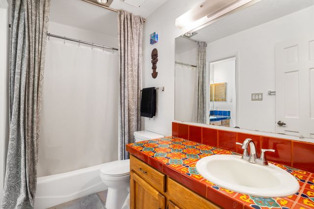 2996 Plaza Azul, Santa Fe, NM 87507