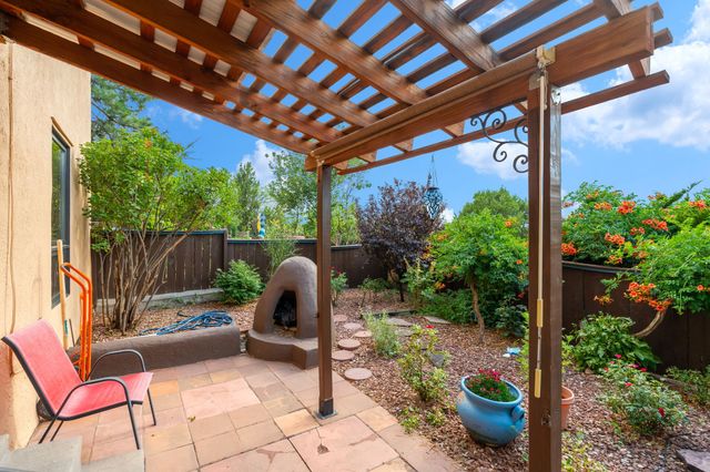 2996 Plaza Azul, Santa Fe, NM 87507