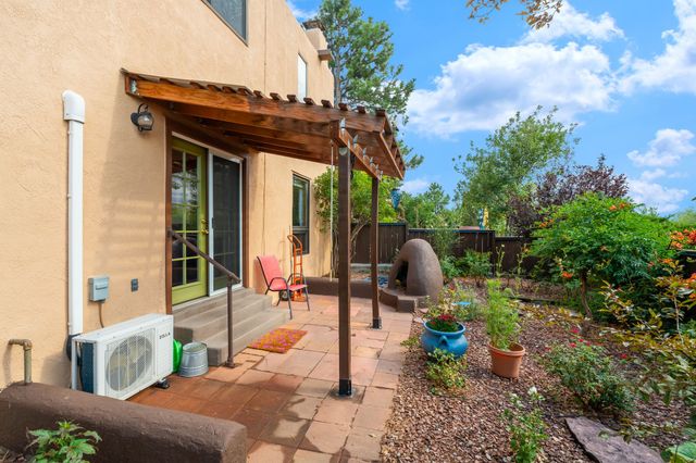 2996 Plaza Azul, Santa Fe, NM 87507