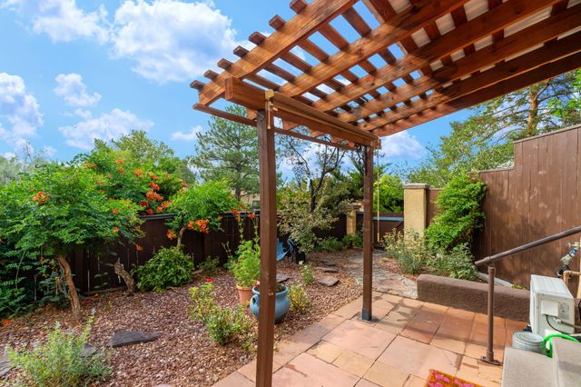 2996 Plaza Azul, Santa Fe, NM 87507