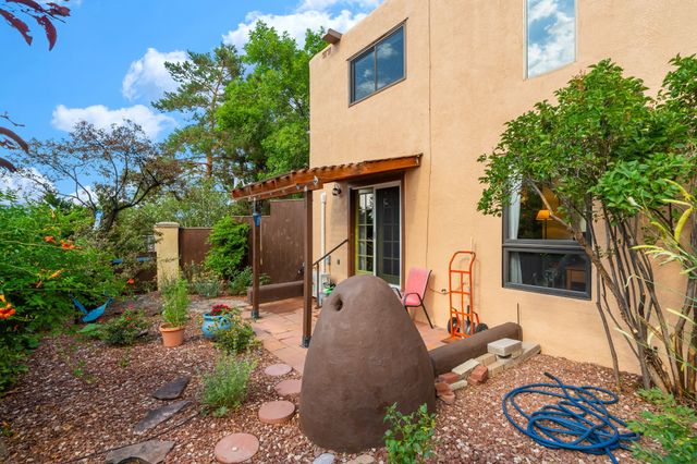 2996 Plaza Azul, Santa Fe, NM 87507