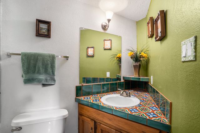 2996 Plaza Azul, Santa Fe, NM 87507