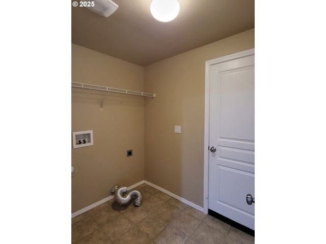 1021 S 1ST St, Cottage Grove, OR 97424