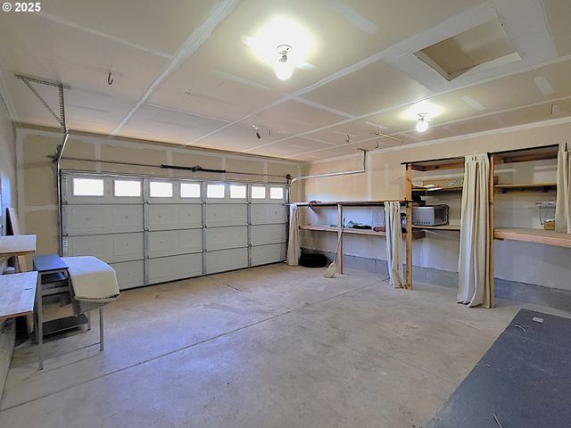 1021 S 1ST St, Cottage Grove, OR 97424