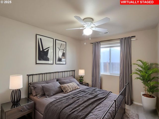 1021 S 1ST St, Cottage Grove, OR 97424