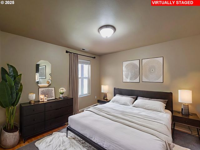 1021 S 1ST St, Cottage Grove, OR 97424