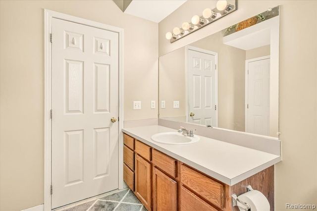 606 Thornhill Court, Belleville, MI 48111