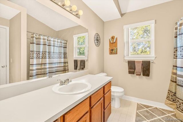 606 Thornhill Court, Belleville, MI 48111