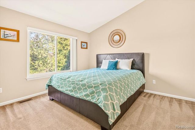 606 Thornhill Court, Belleville, MI 48111
